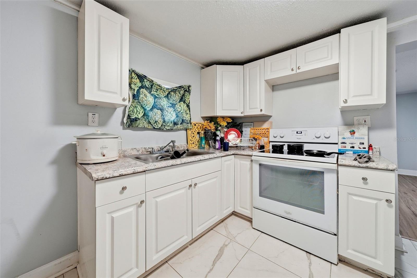 1125 Olive St Property Photo 7