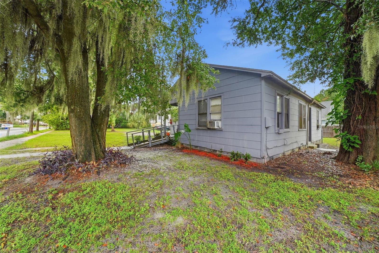 1125 Olive St Property Photo 13