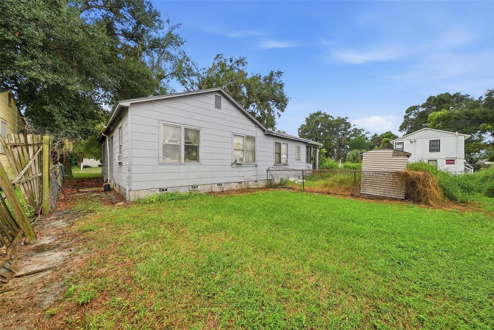 1125 Olive St Property Photo 14