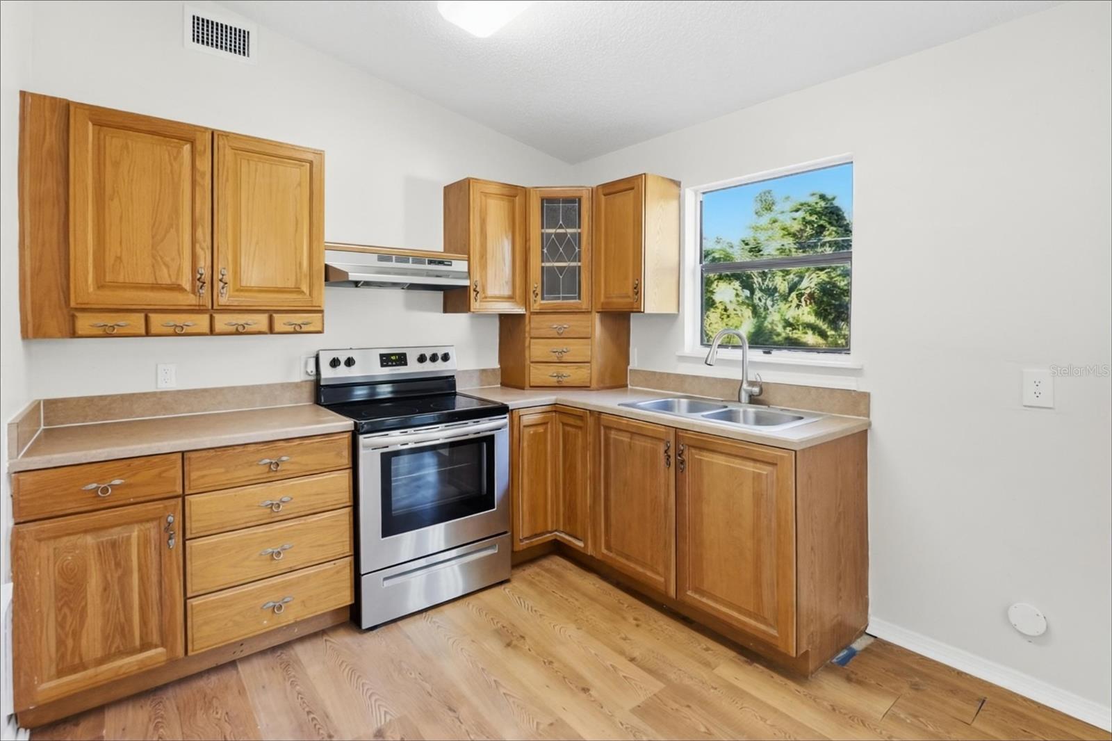 2727 Banyan Dr Property Photo 6