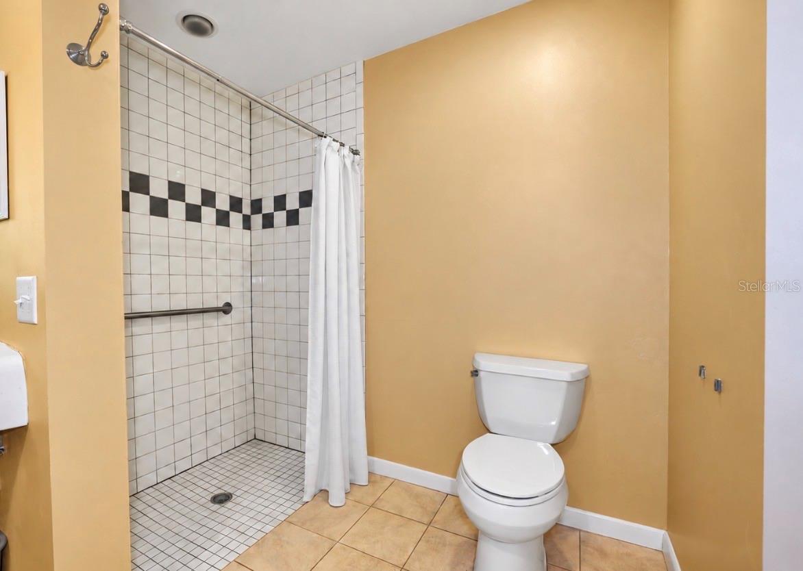 1725 San Mateo Dr Property Photo 25