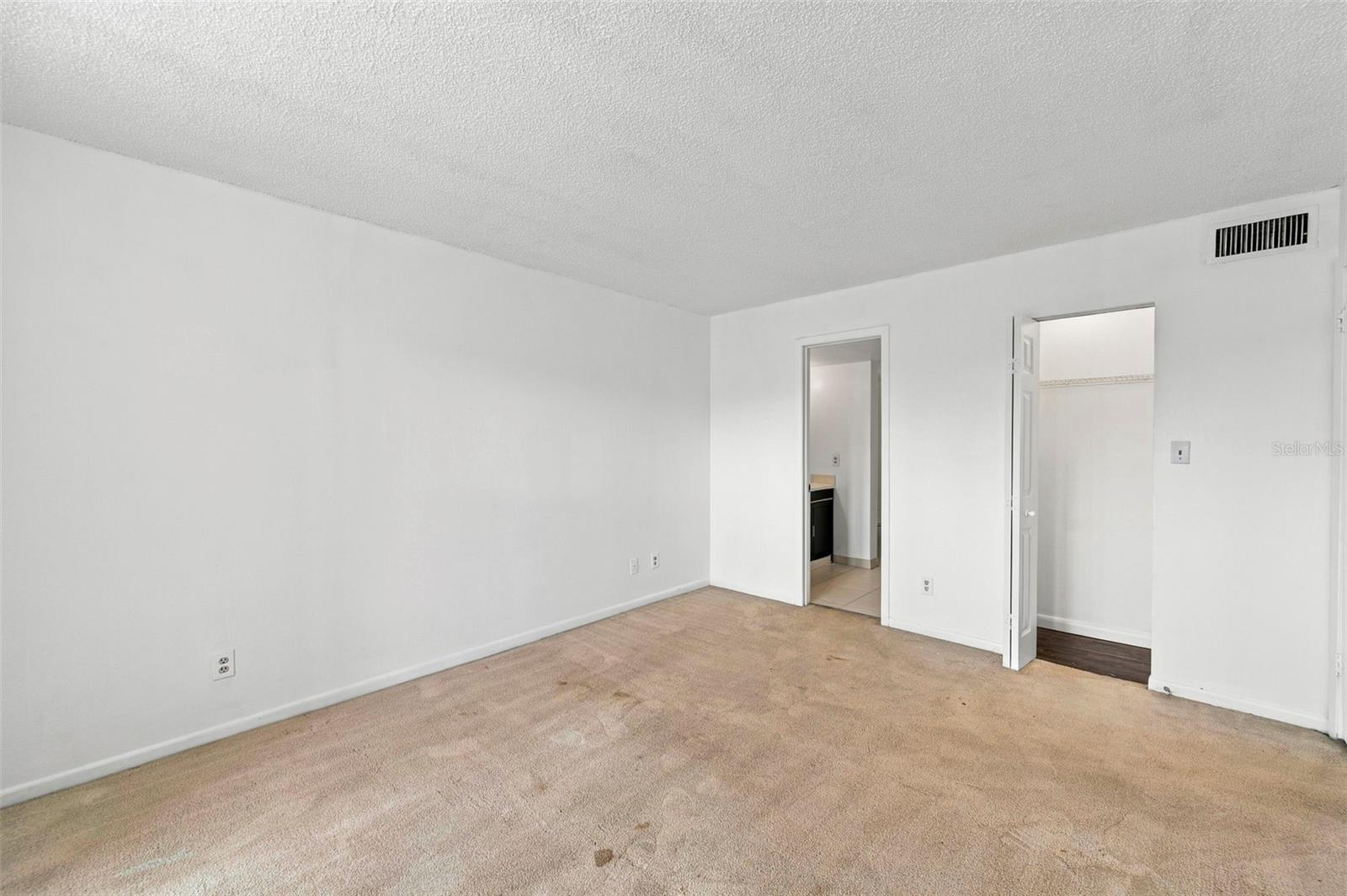 2051 Skimmer Ct W #112 Property Photo 11