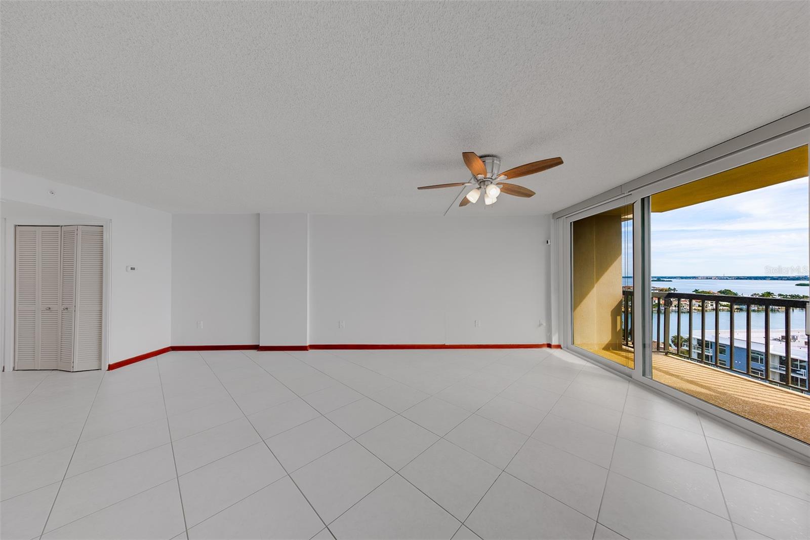 400 Island Way #1109 Property Photo 4