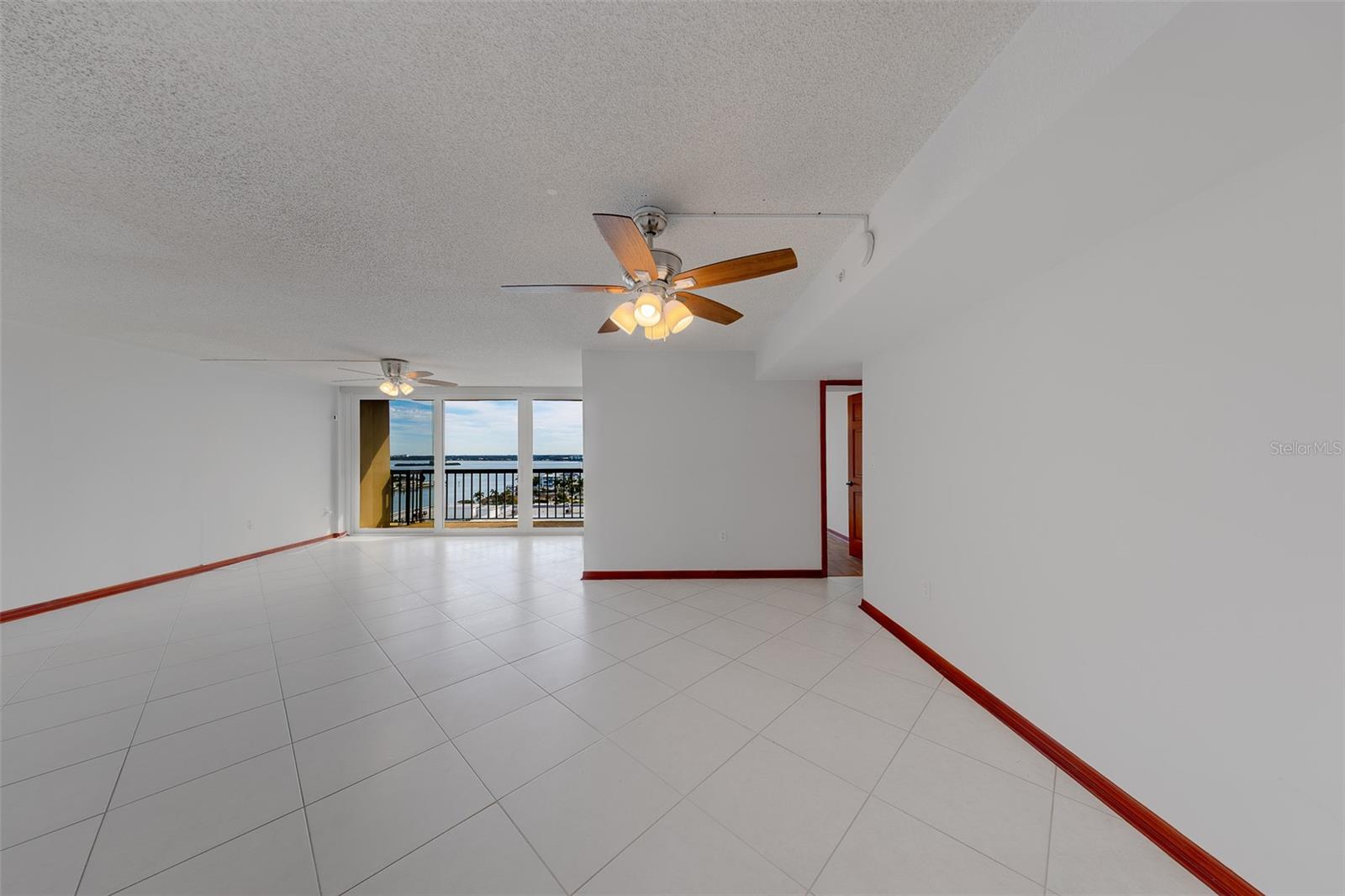 400 Island Way #1109 Property Photo 6