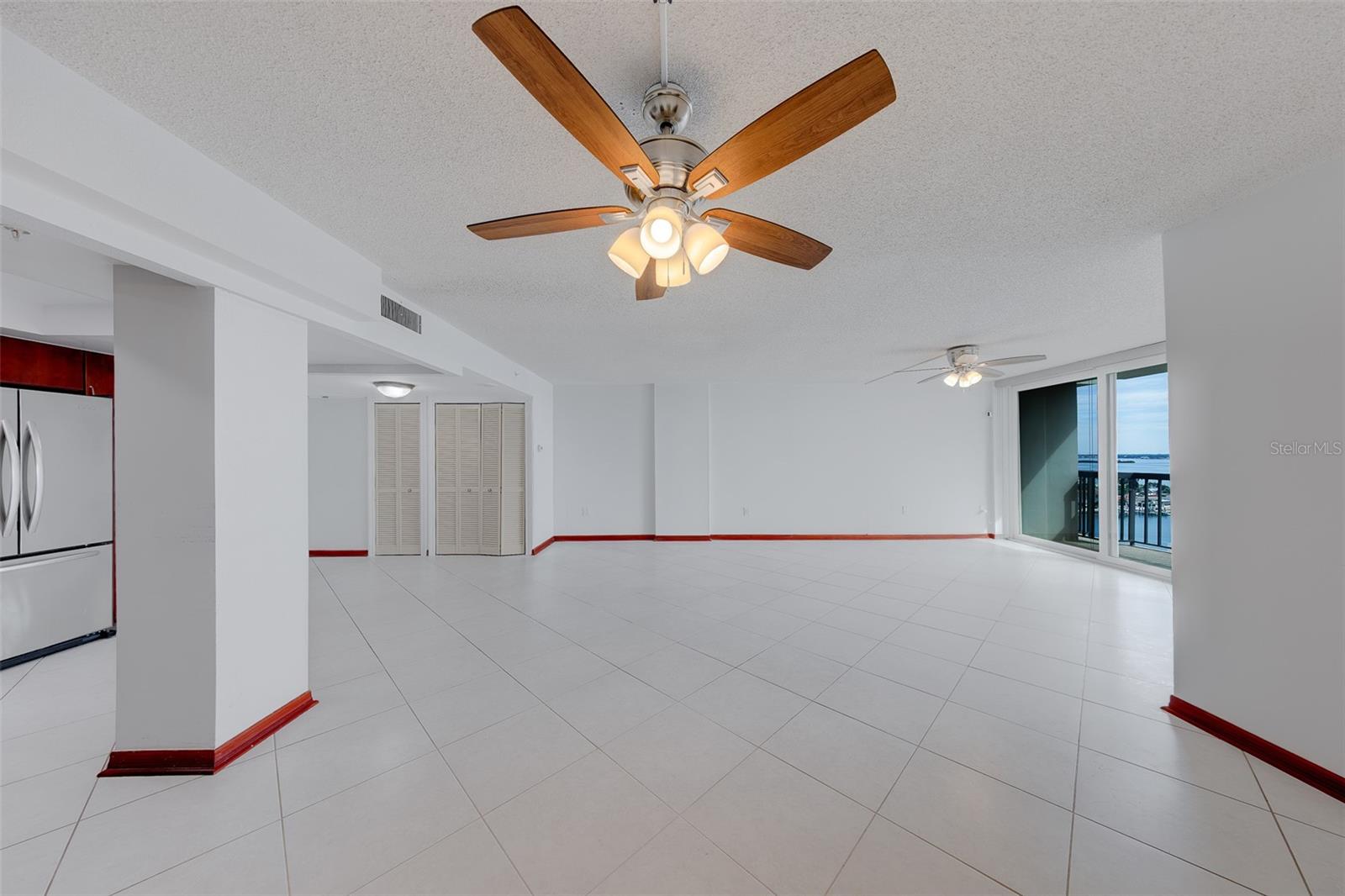 400 Island Way #1109 Property Photo 7