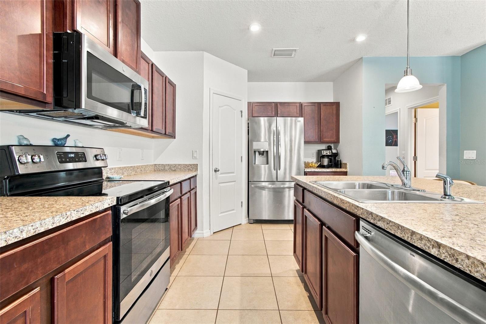 10359 Hawks Landing Dr Property Photo 8