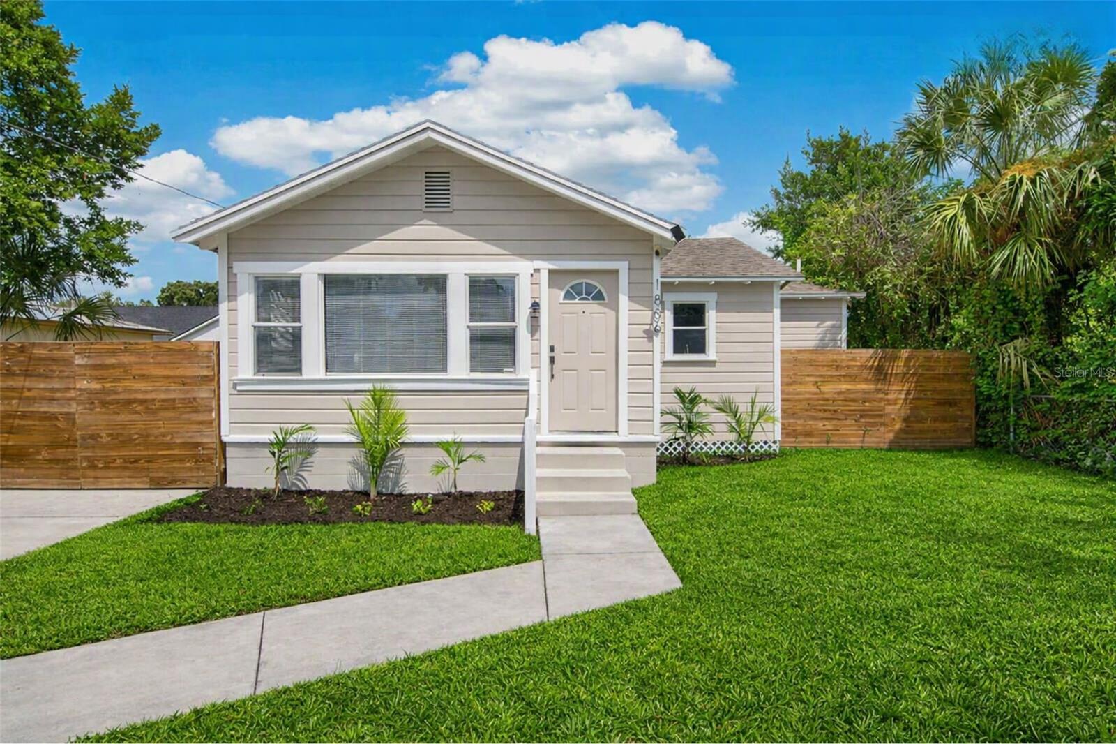 1806 E Mcberry St Property Photo 1