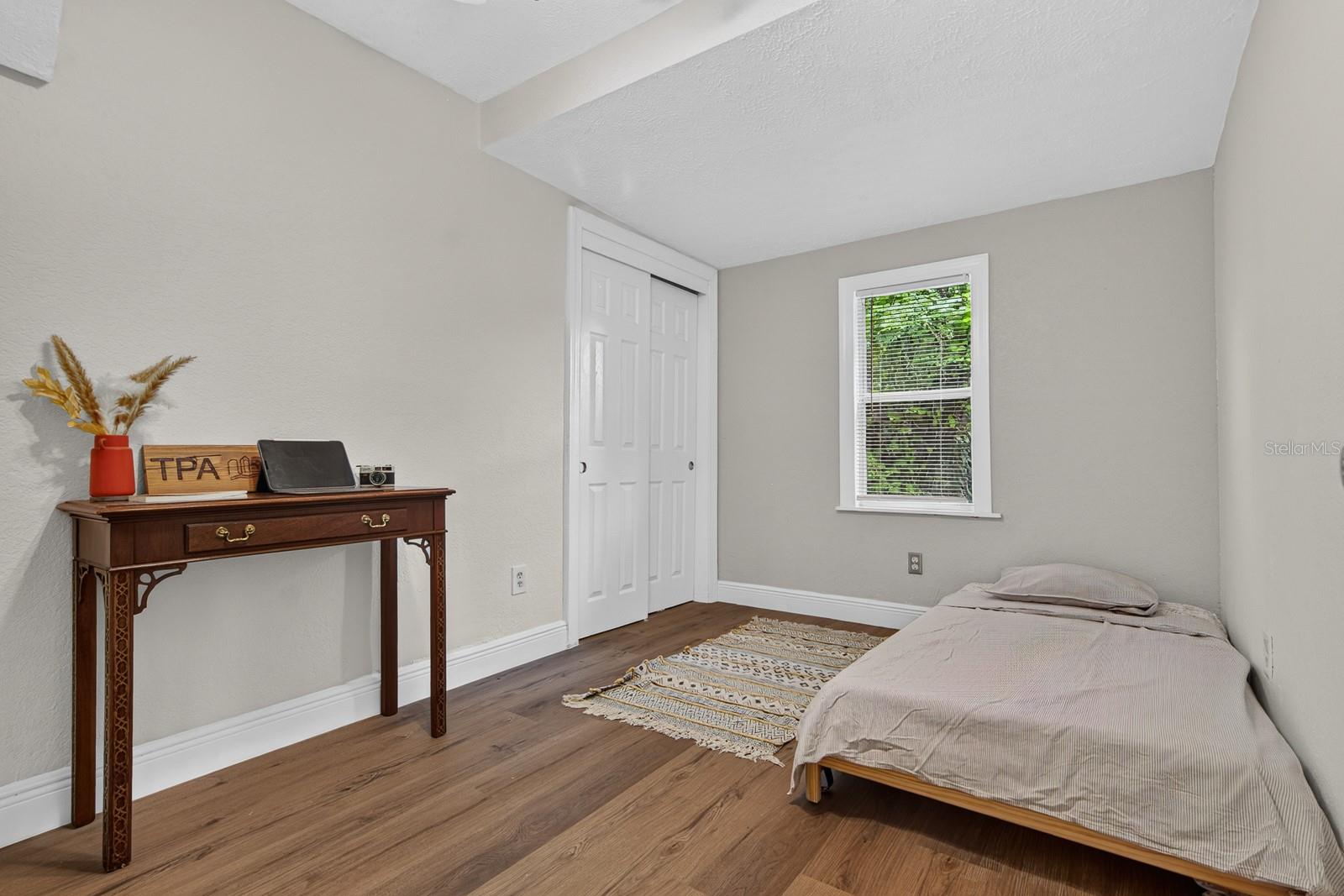 1806 E Mcberry St Property Photo 19