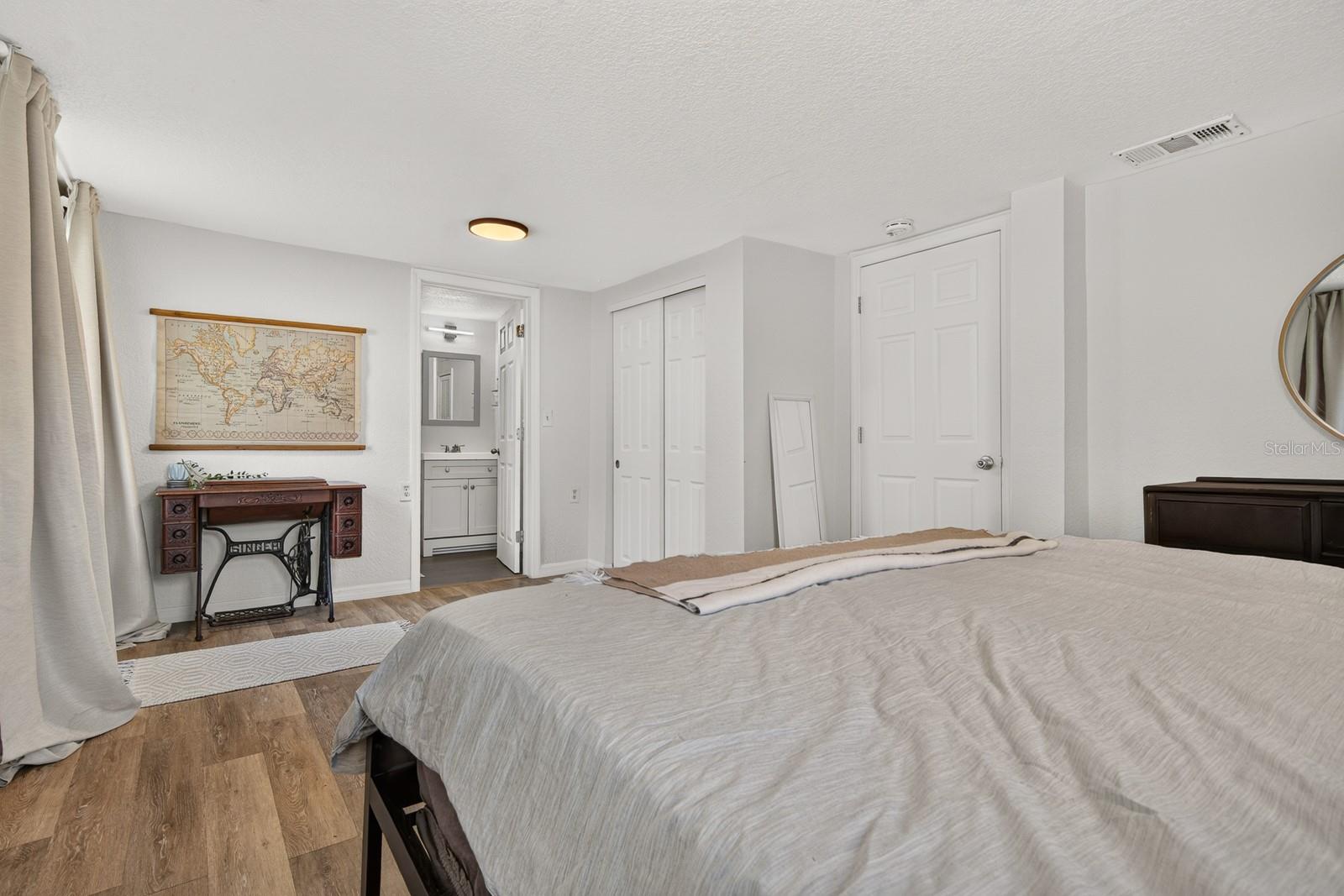1806 E Mcberry St Property Photo 24
