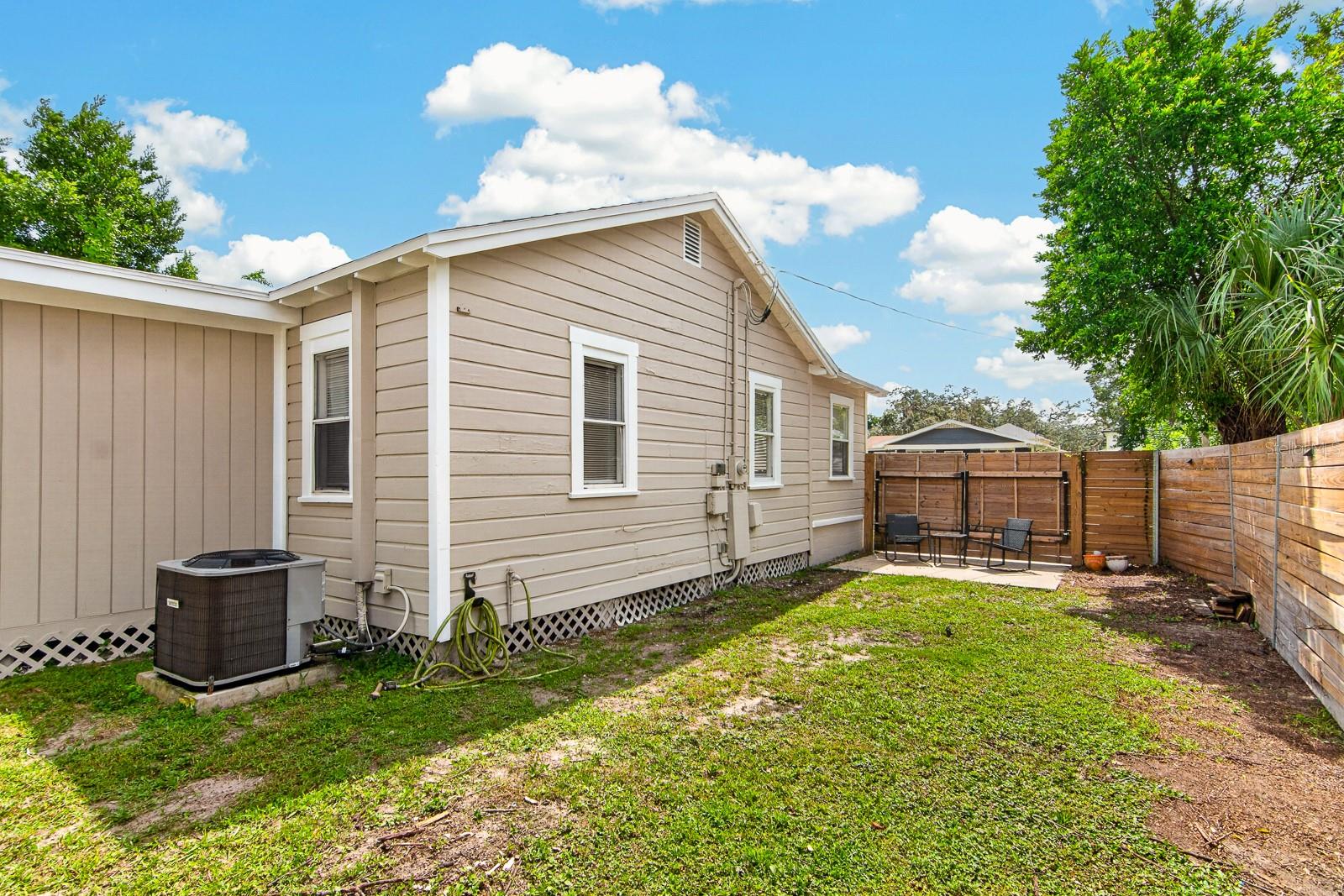 1806 E Mcberry St Property Photo 27