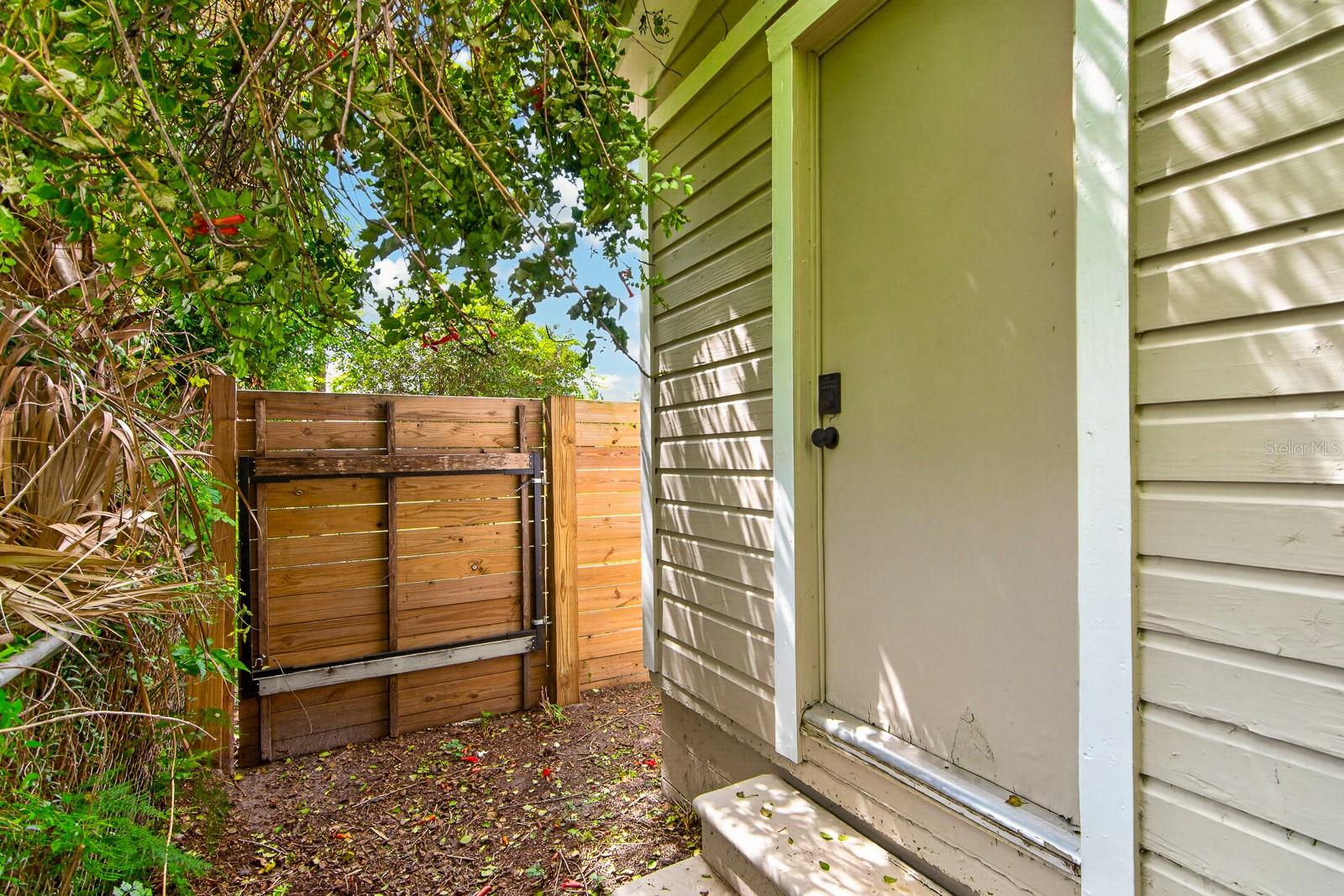1806 E Mcberry St Property Photo 31