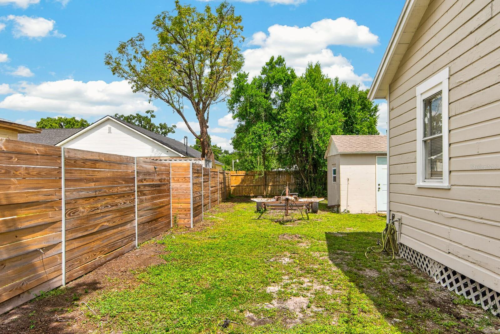 1806 E Mcberry St Property Photo 32