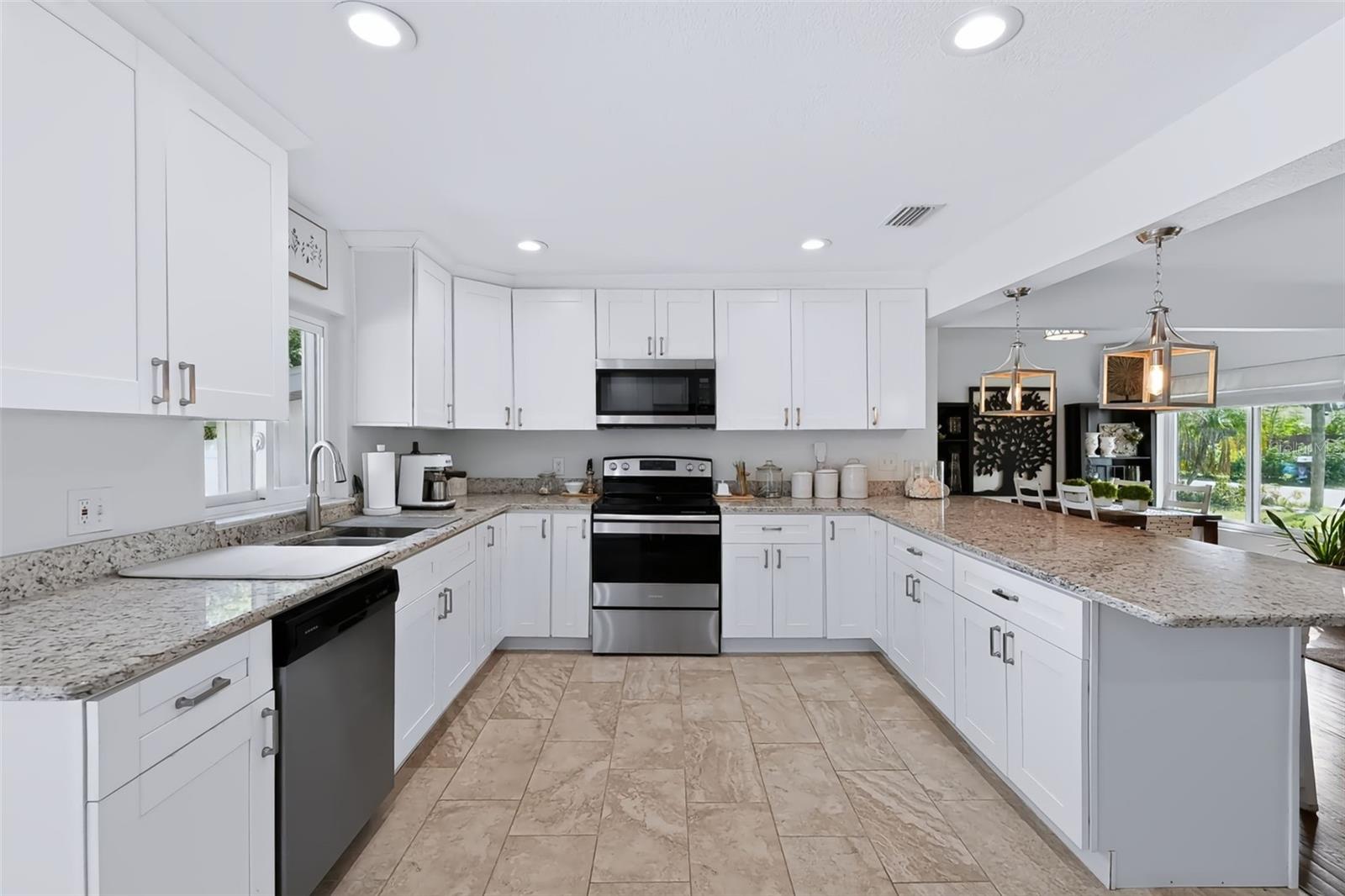 615 Brookside Dr Property Photo 3
