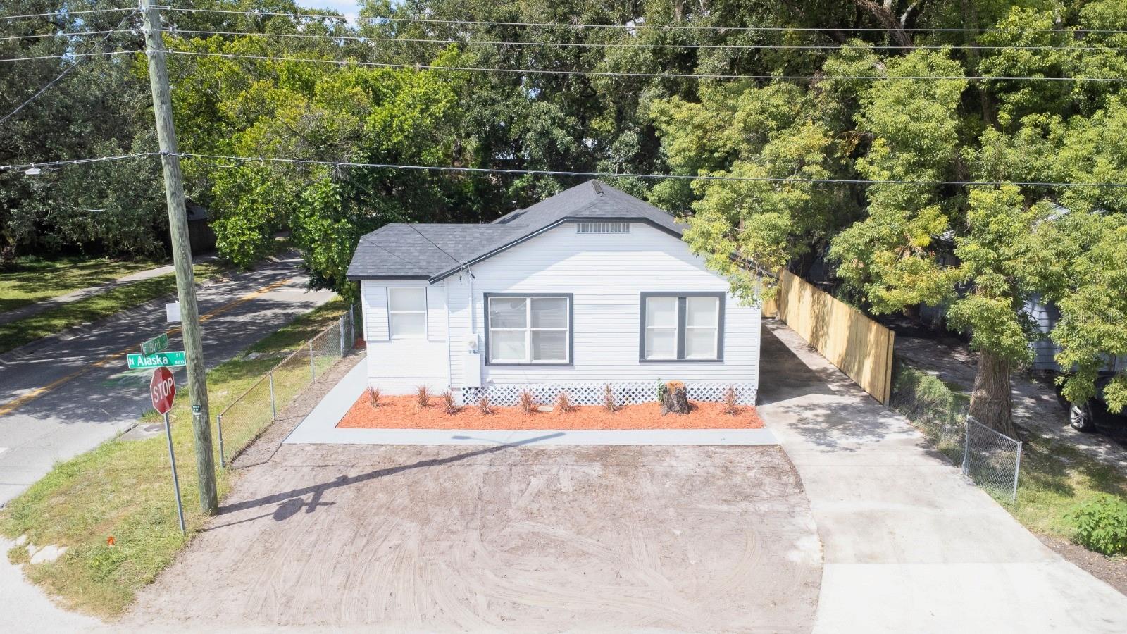 8202 N ALASKA ST Property Photo 1