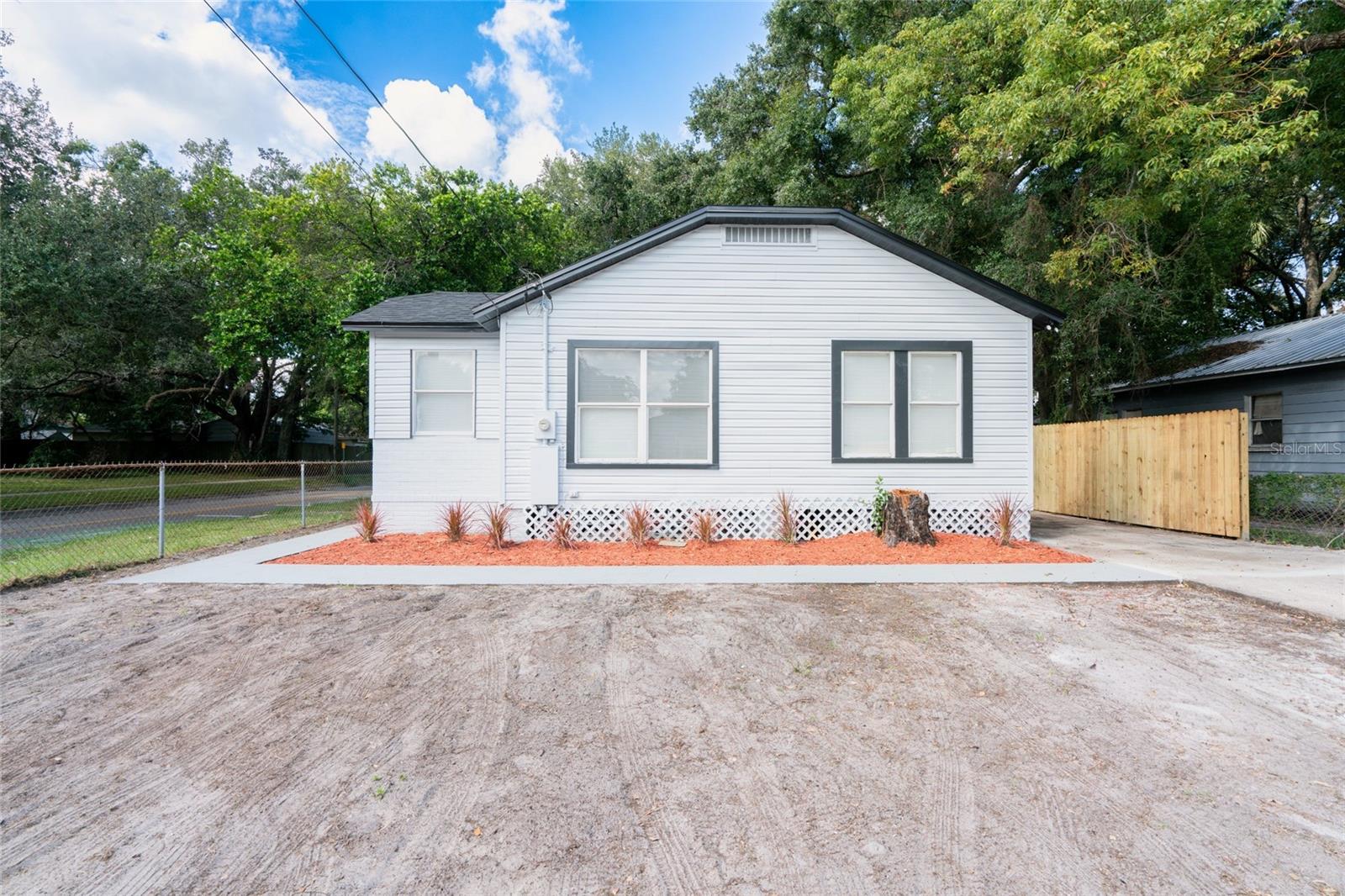 8202 N Alaska St Property Photo 3