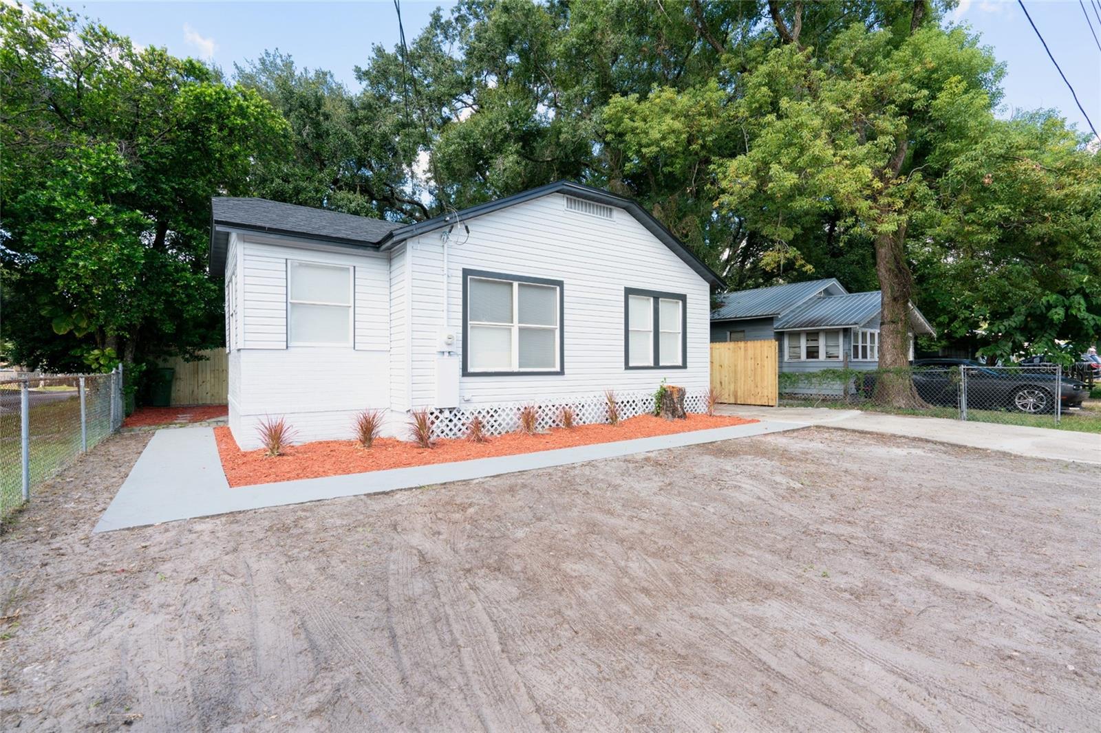 8202 N Alaska St Property Photo 4