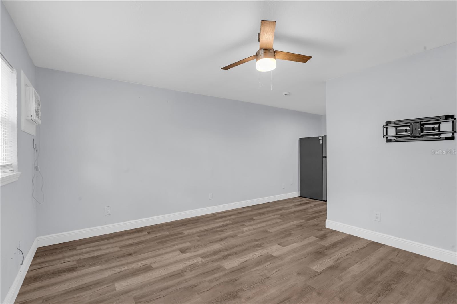 1701 E Nome St Property Photo 4