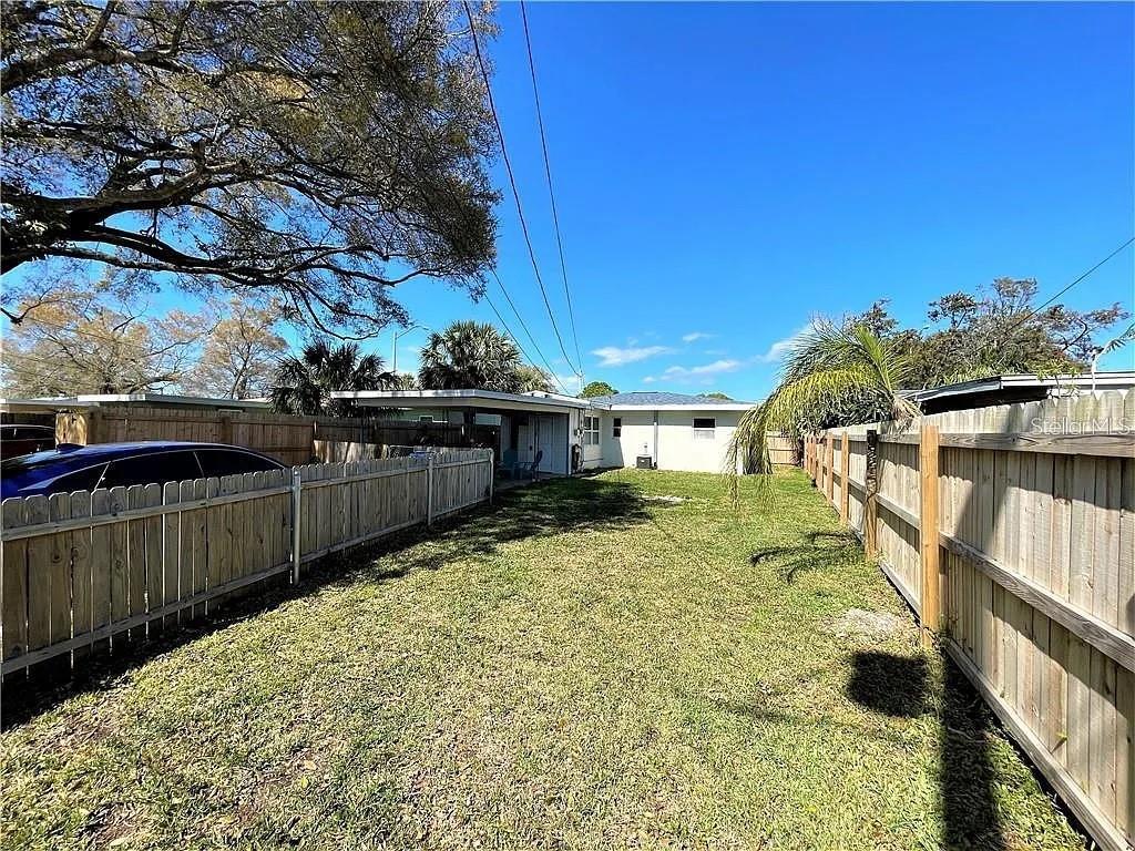 2334 38th Ave N Property Photo 2