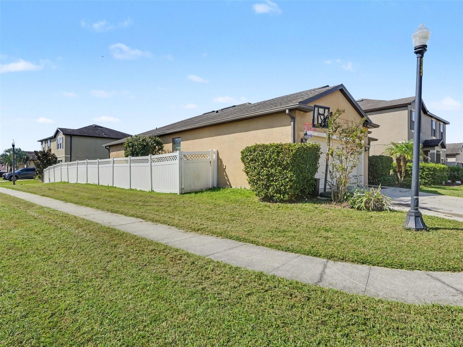 8706 Hinsdale Heights Dr Property Photo 2