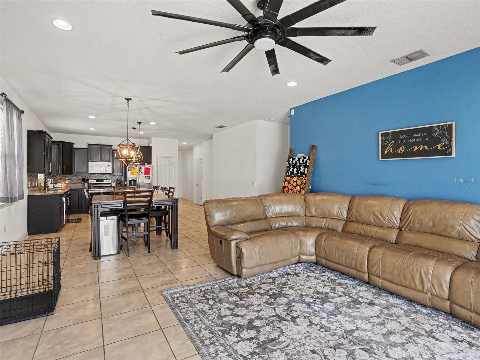 8706 Hinsdale Heights Dr Property Photo 3