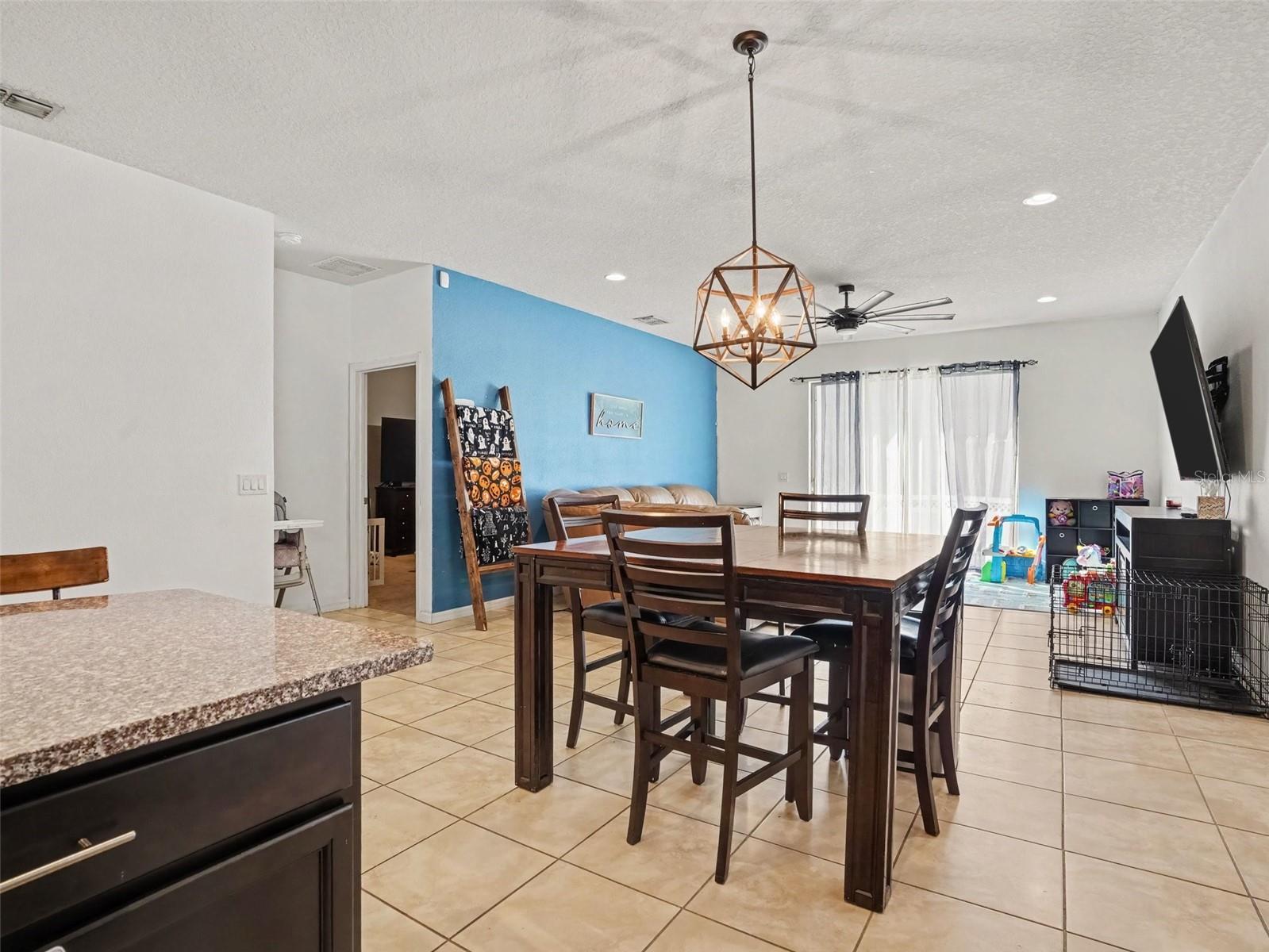 8706 Hinsdale Heights Dr Property Photo 4