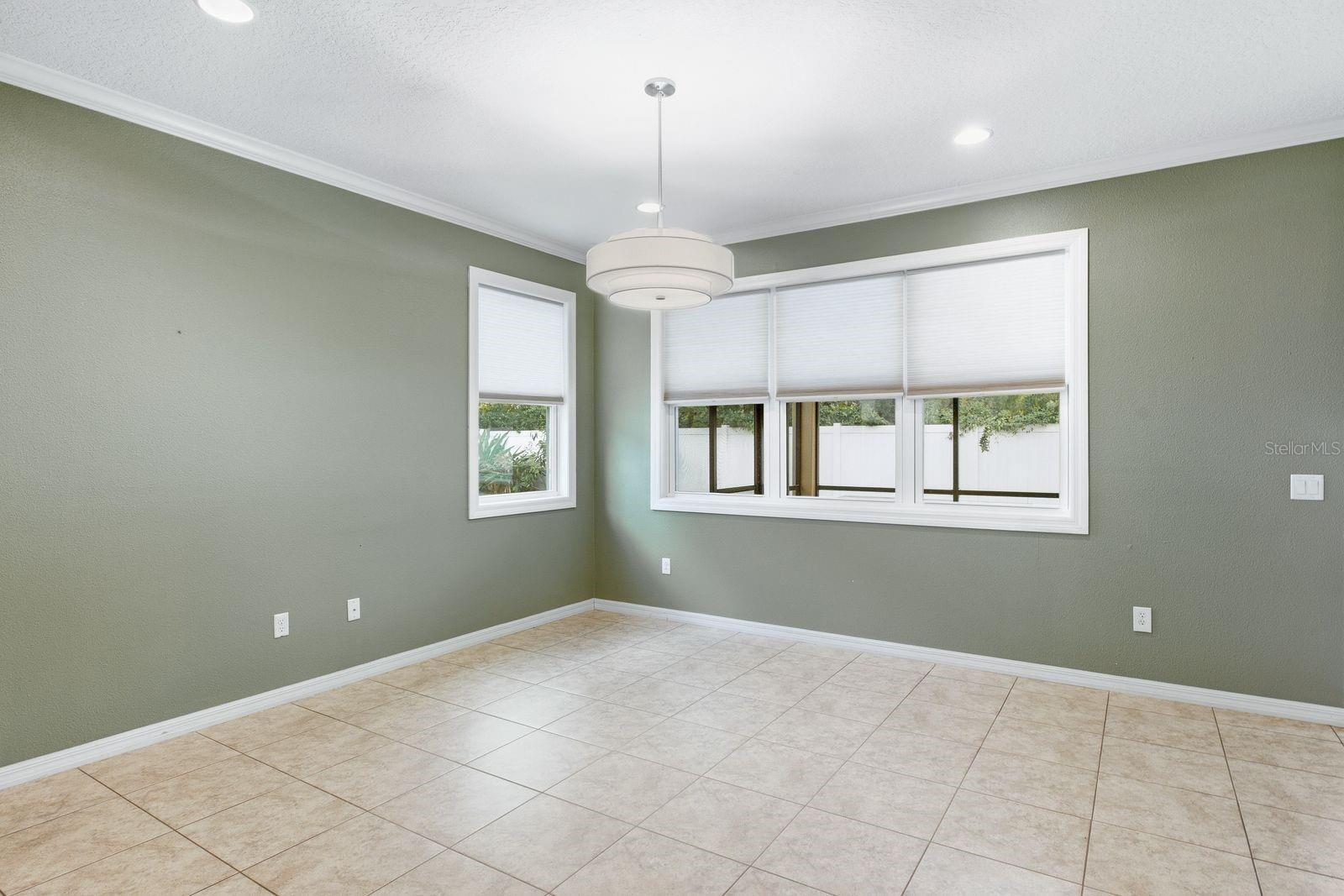 TB8553751 Property Photo 12