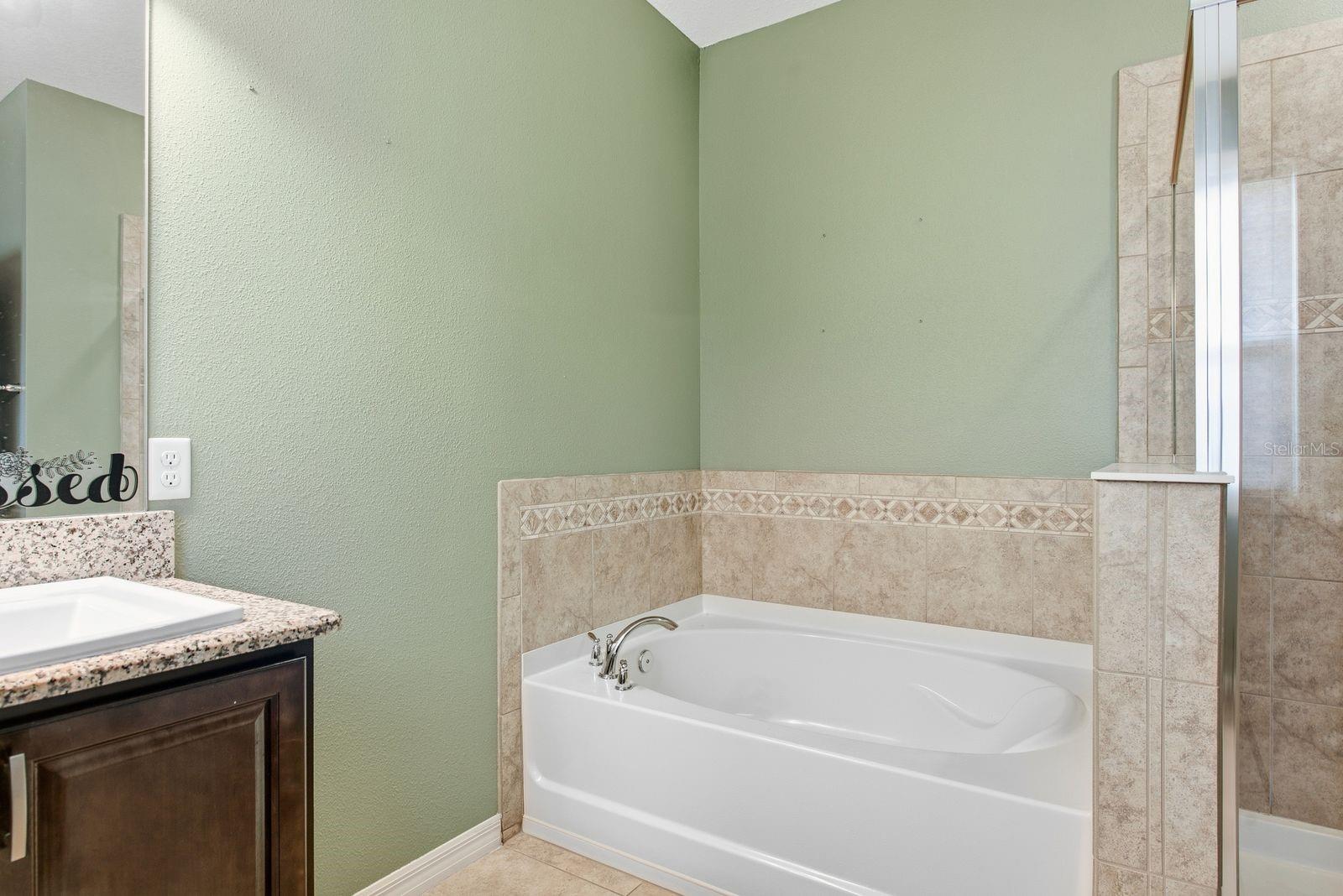 TB8553751 Property Photo 24