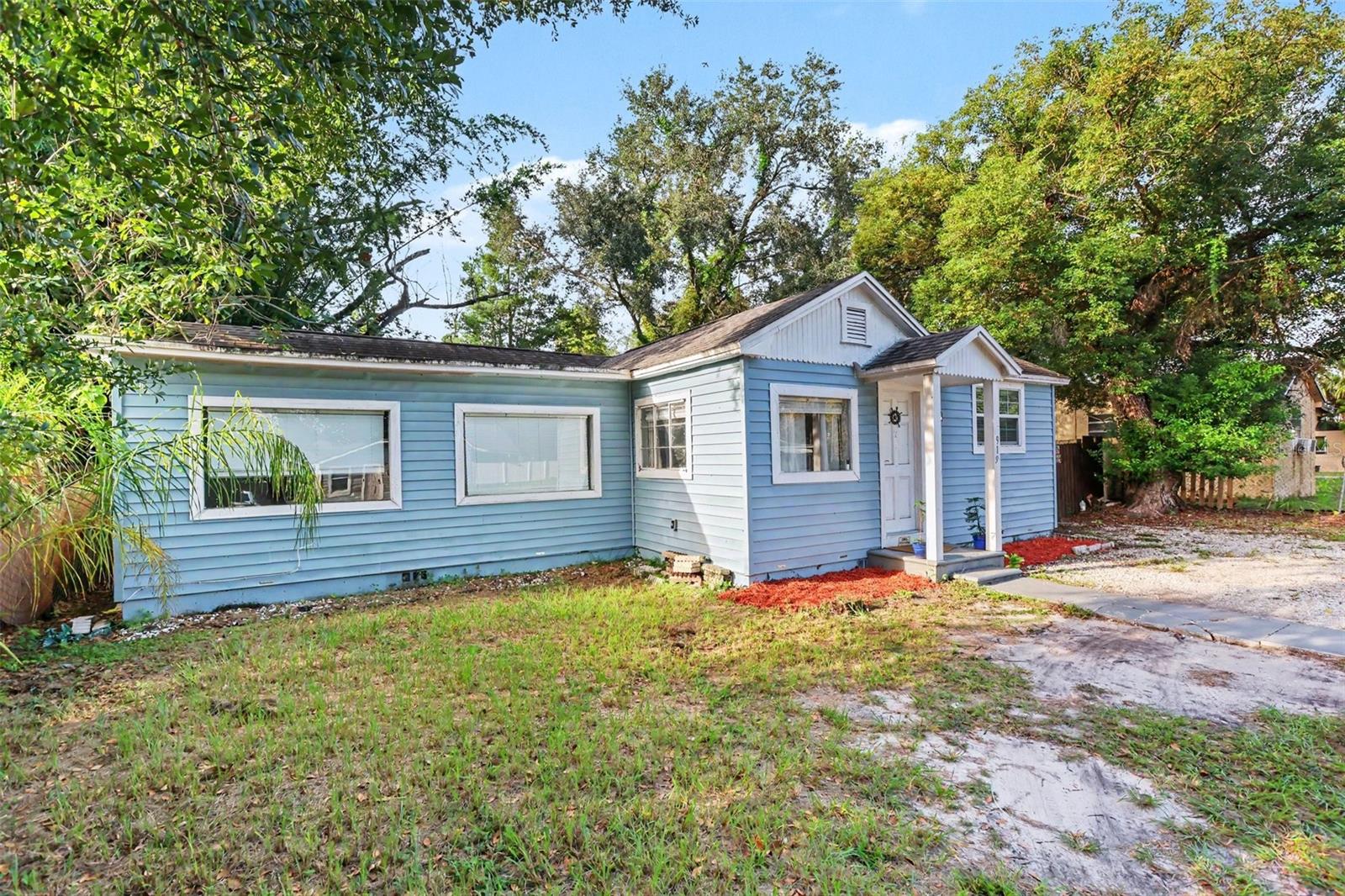 919 E Bougainvillea Ave Property Photo 3