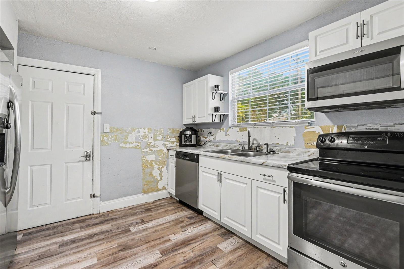 919 E Bougainvillea Ave Property Photo 8