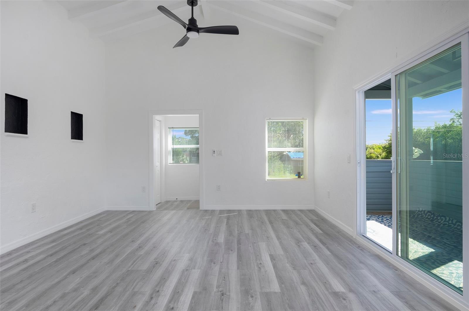 2230 E Harbor Dr S Property Photo 5