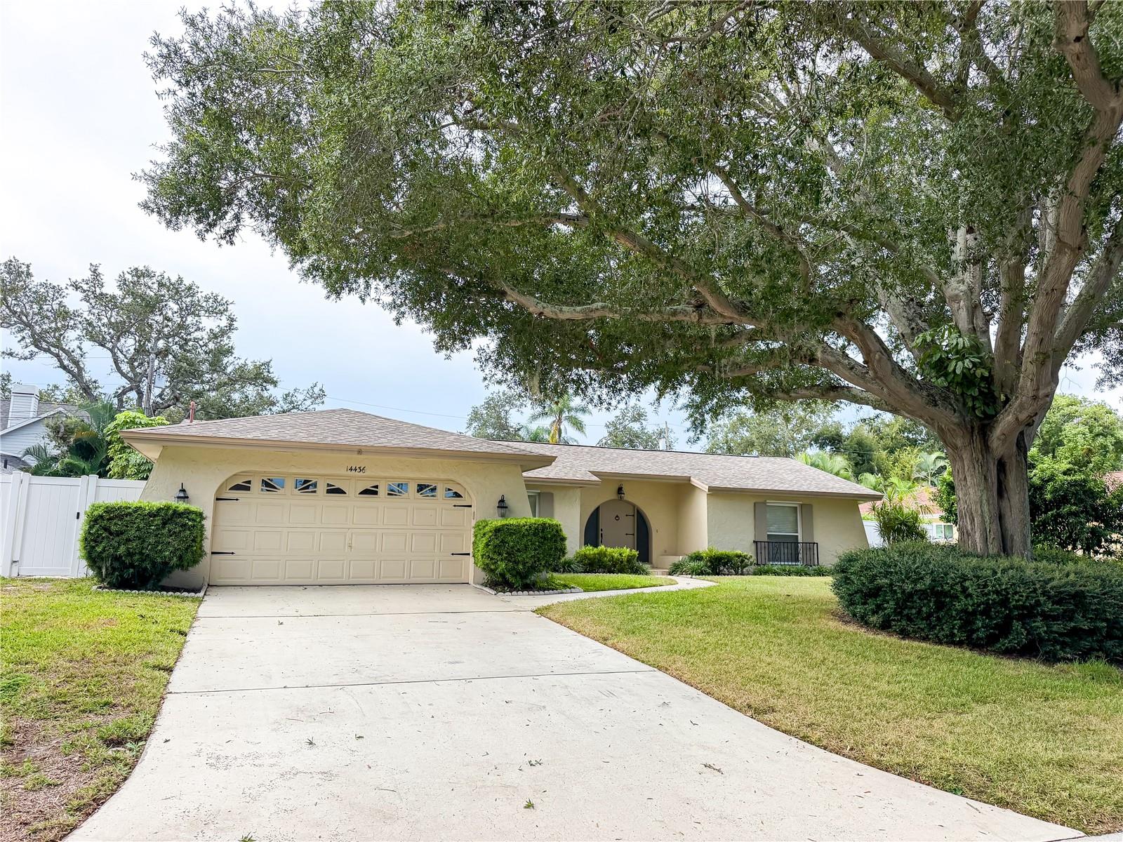 14436 Bay Hills Dr Property Photo 2