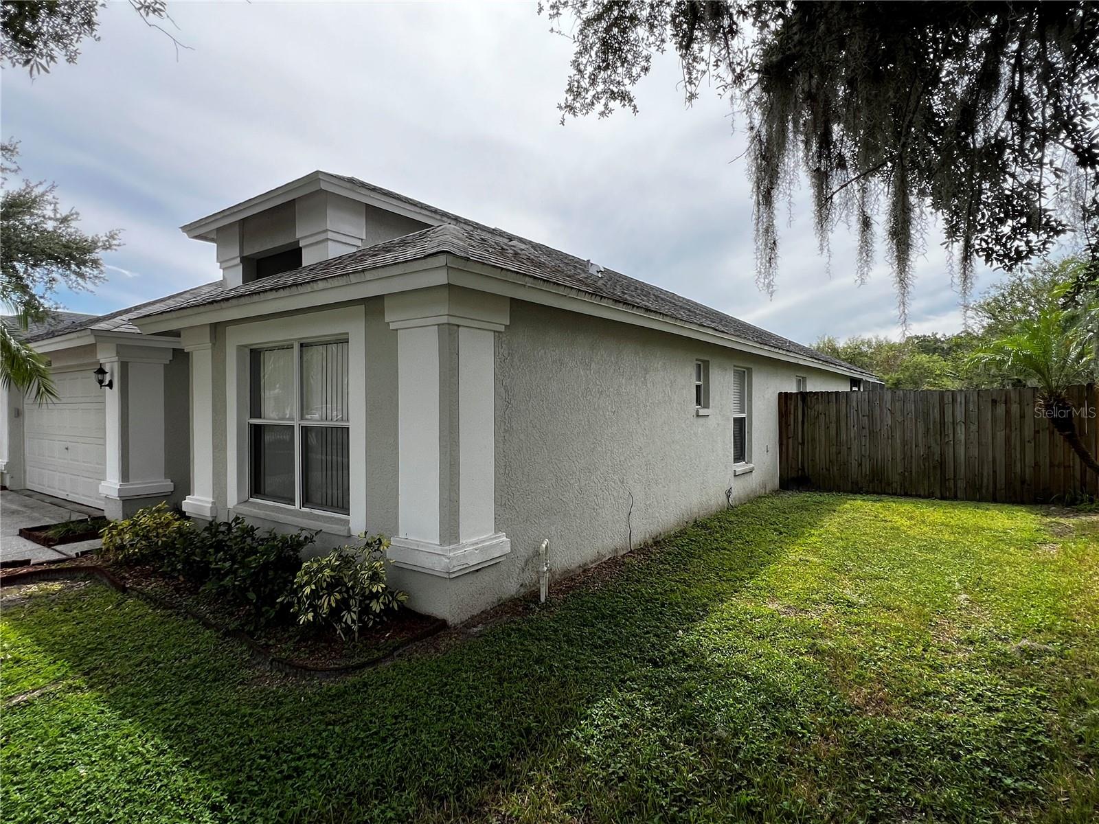 27606 Sky Lake Cir Property Photo 6