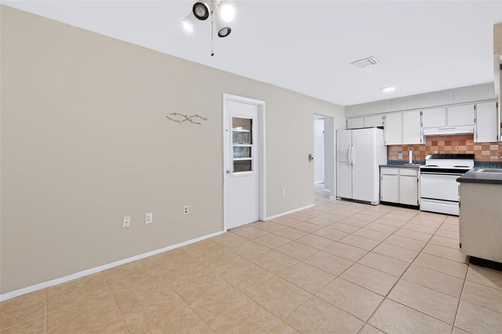 852 Oxford Ct Property Photo 11