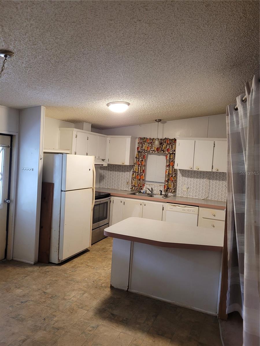 TB8553876 Property Photo 6
