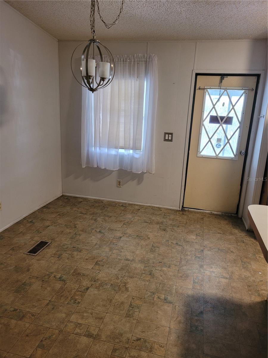 TB8553876 Property Photo 11