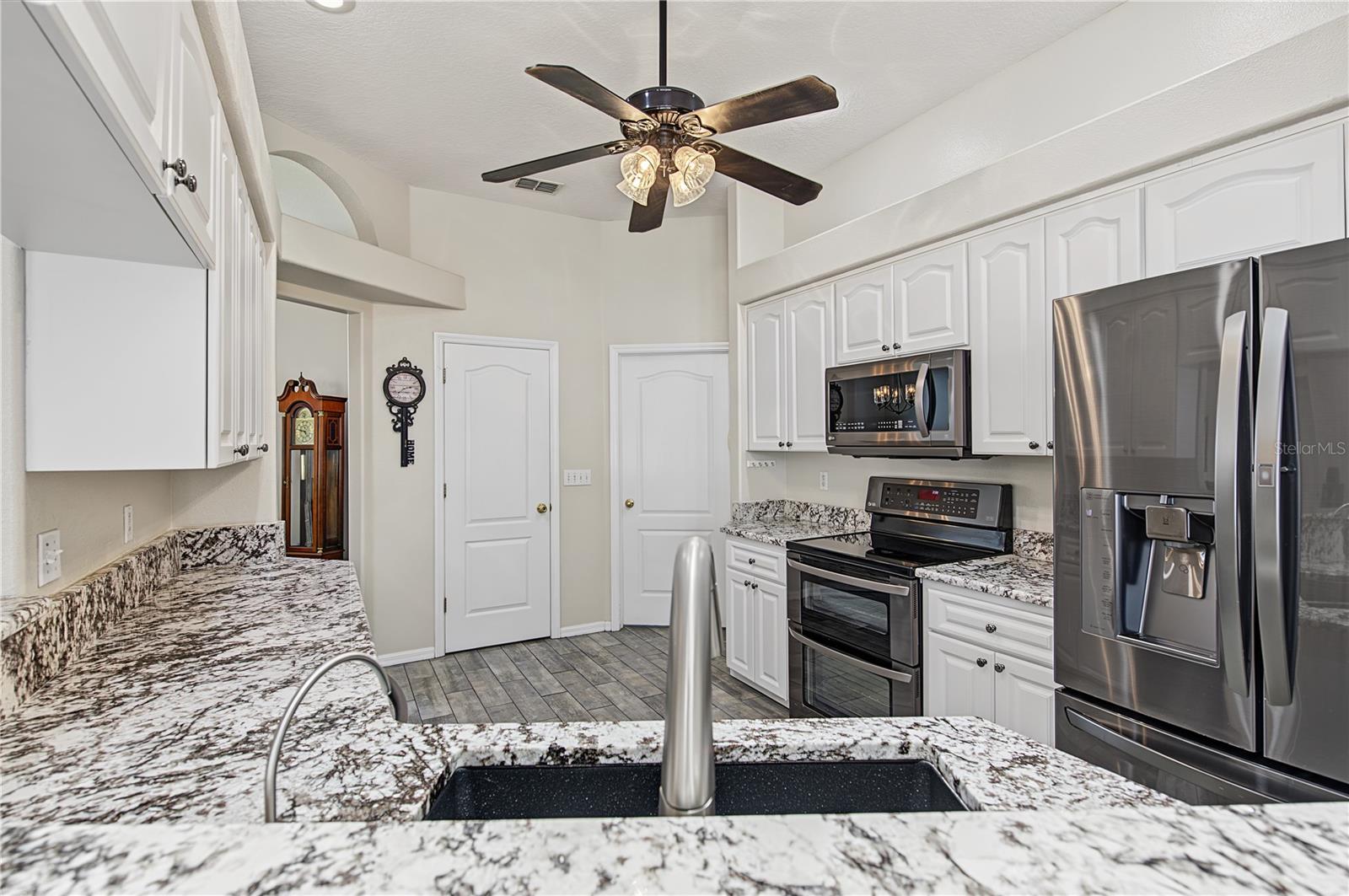 24415 Rolling View Ct Property Photo 5