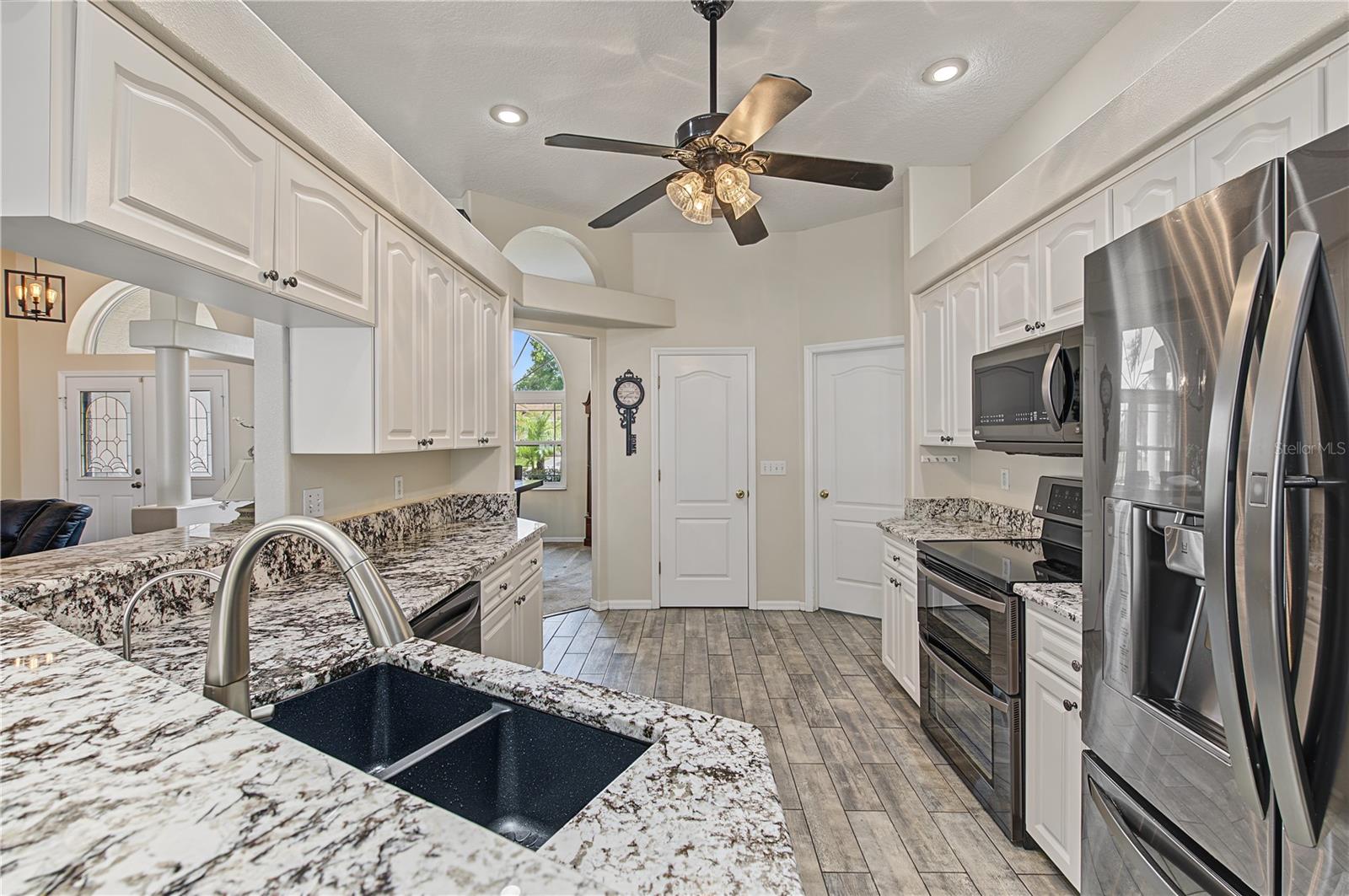 24415 Rolling View Ct Property Photo 6