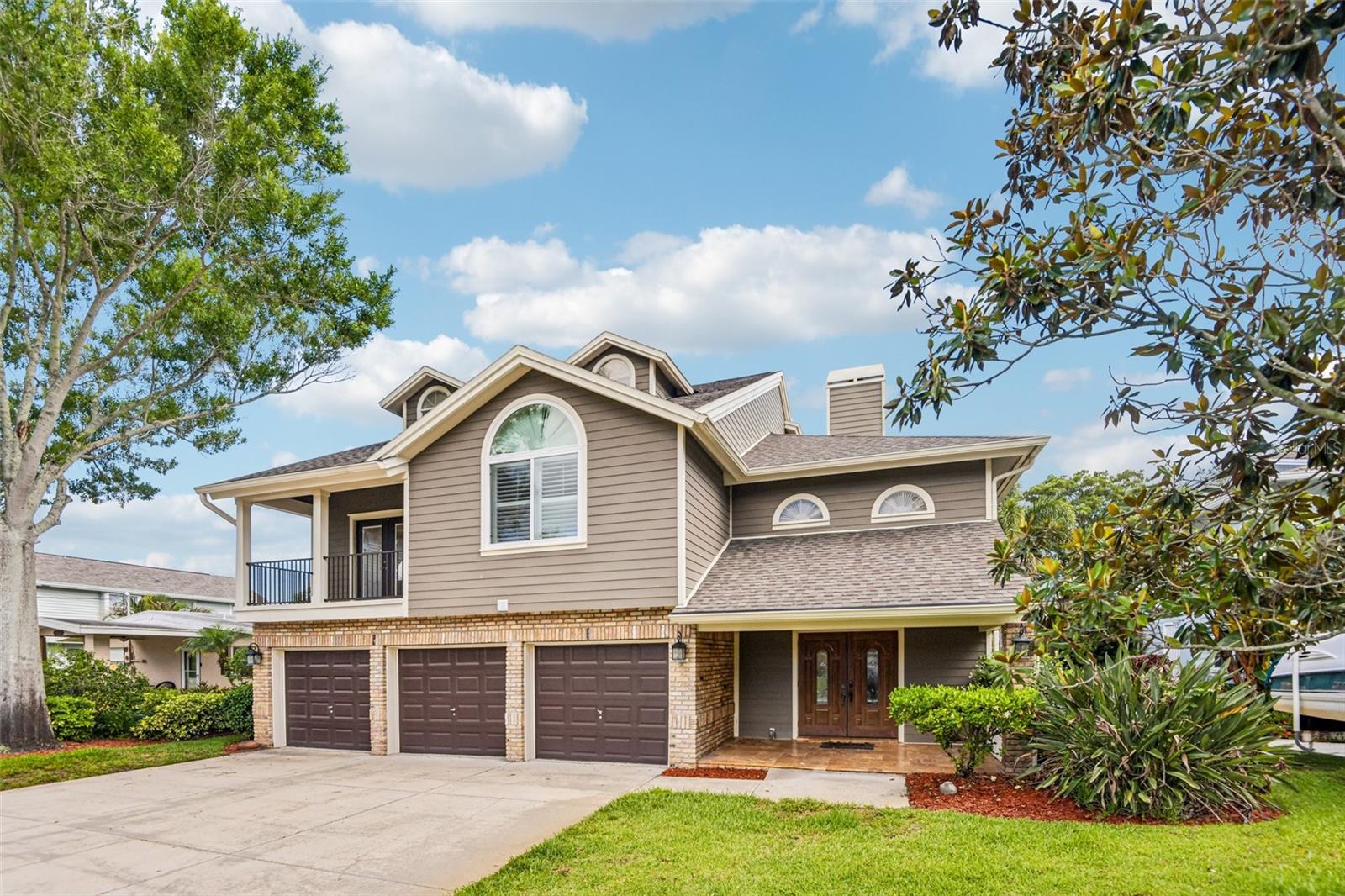 3157 N Canal Dr Property Photo