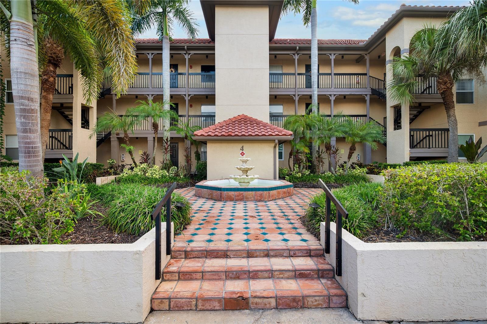 2400 FEATHER SOUND DR #425 Property Photo 1