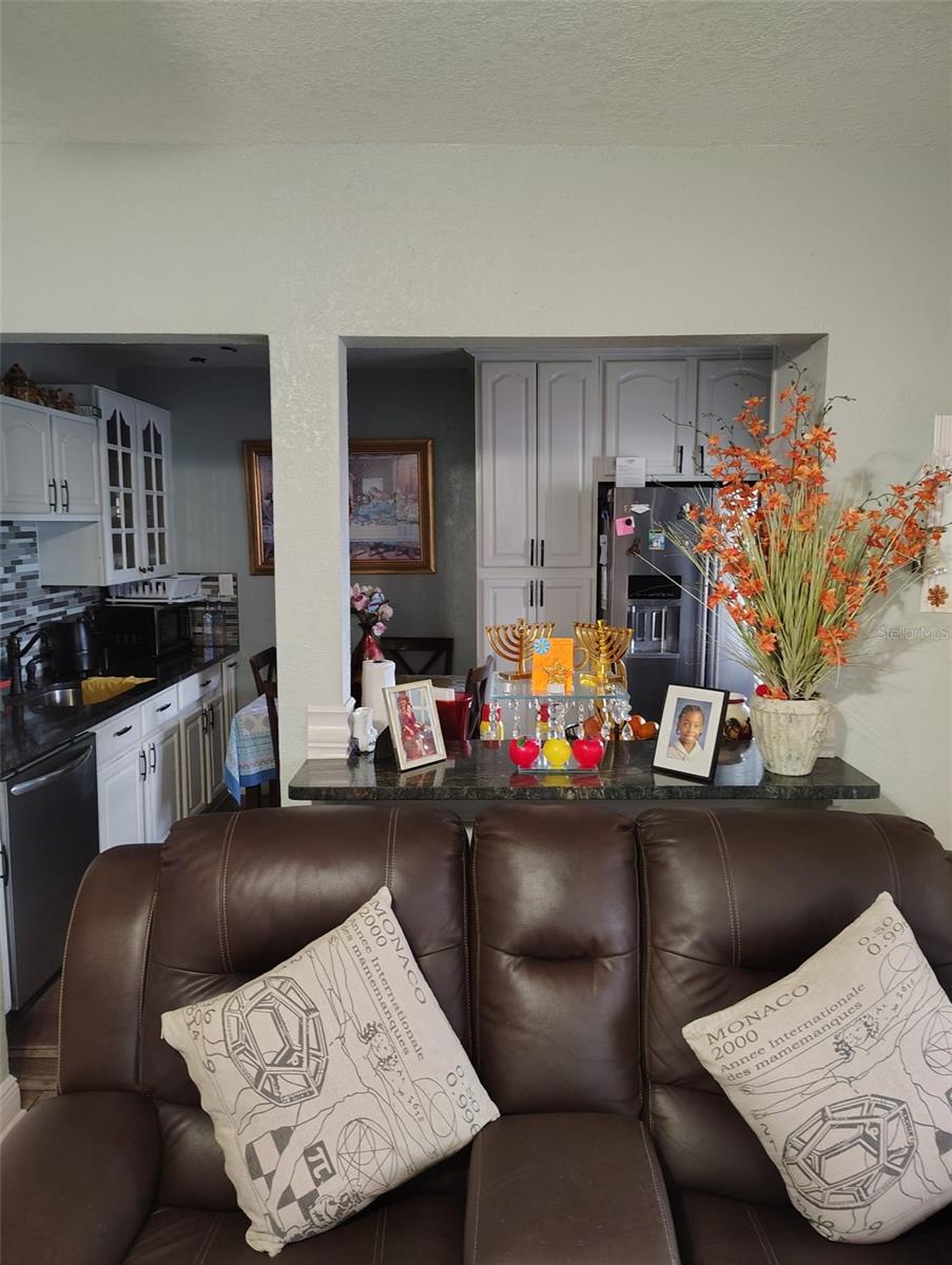 6913 Blossom Ave Property Photo 5