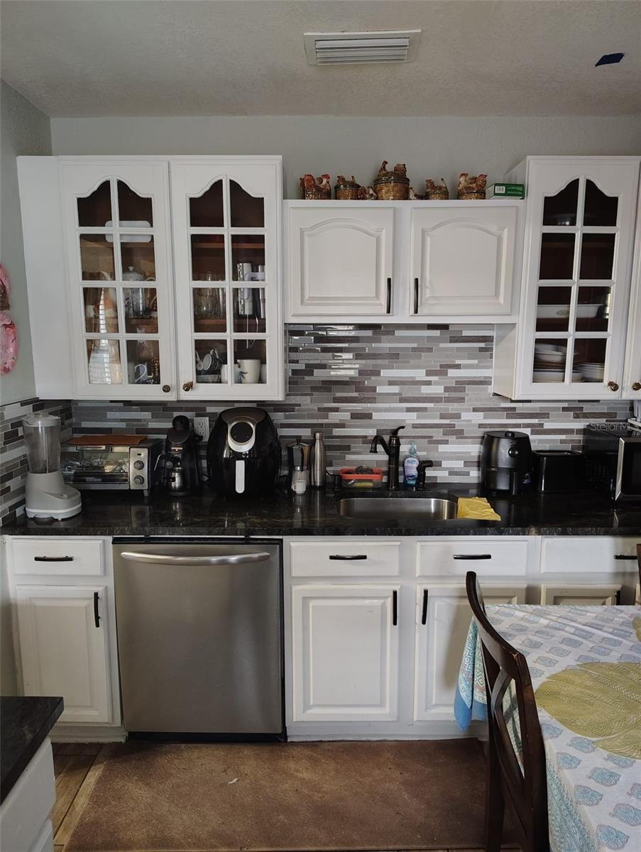 6913 Blossom Ave Property Photo 6