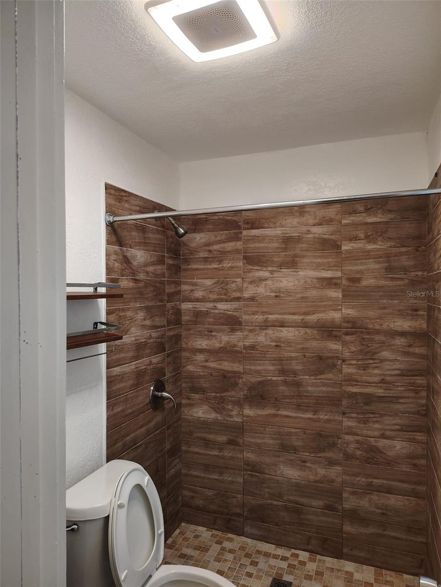 6913 Blossom Ave Property Photo 9
