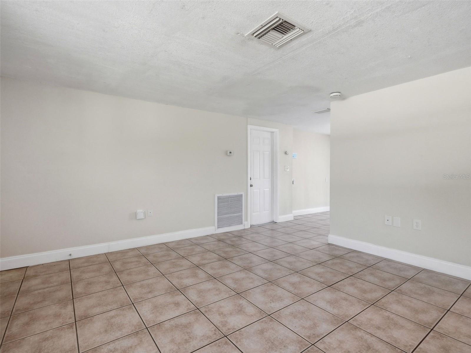 7908 Butler Ave Property Photo 4