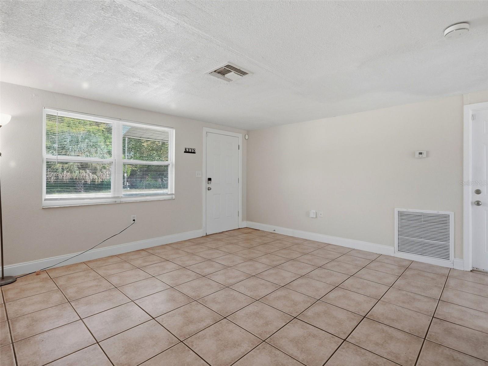 7908 Butler Ave Property Photo 6
