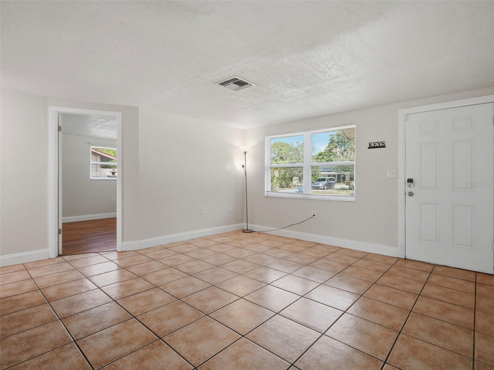 7908 Butler Ave Property Photo 7