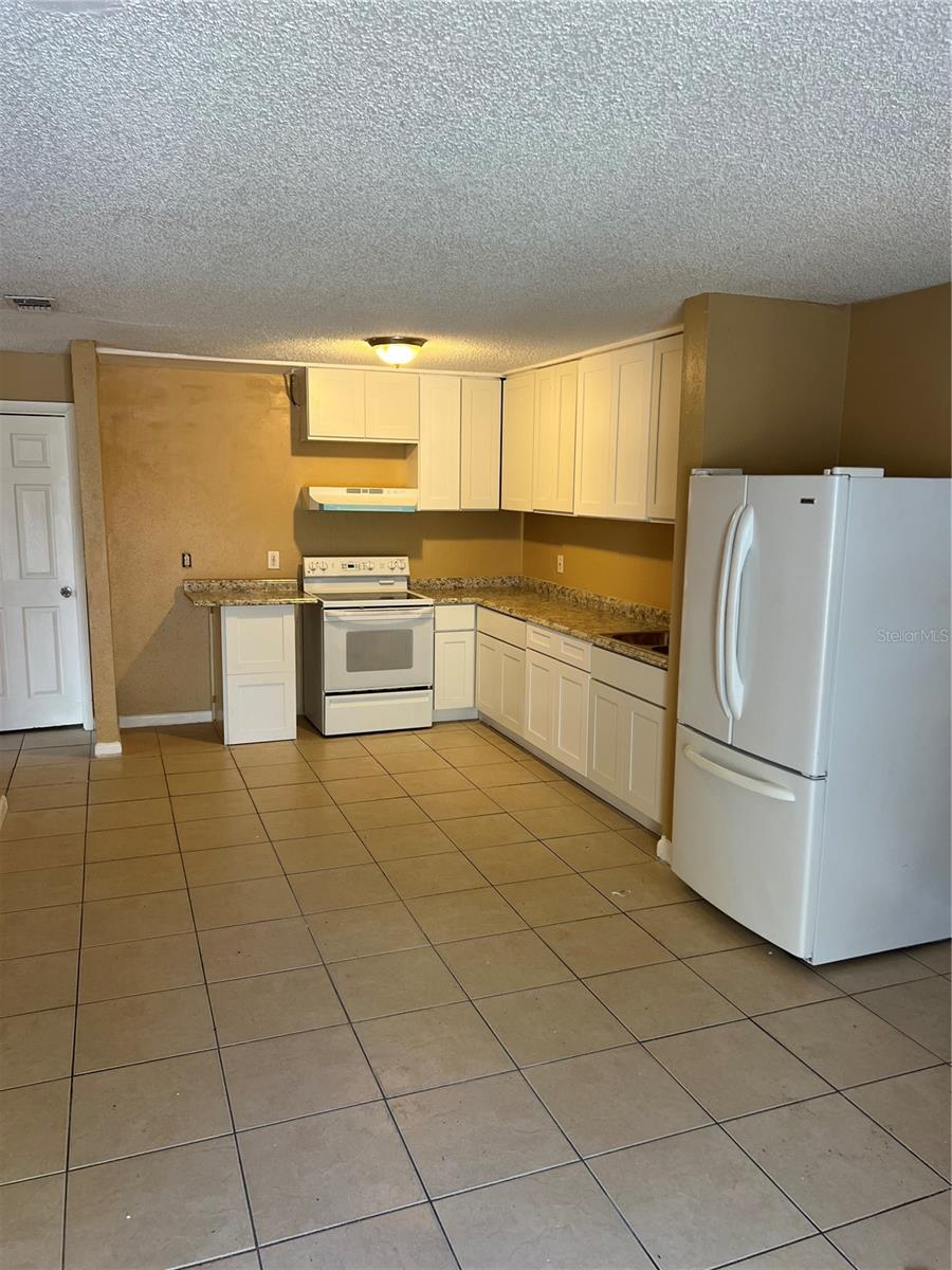 8513 N 15th St #b Property Photo 3