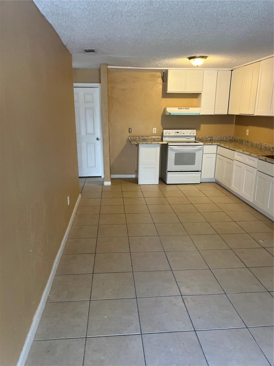 8513 N 15th St #b Property Photo 4