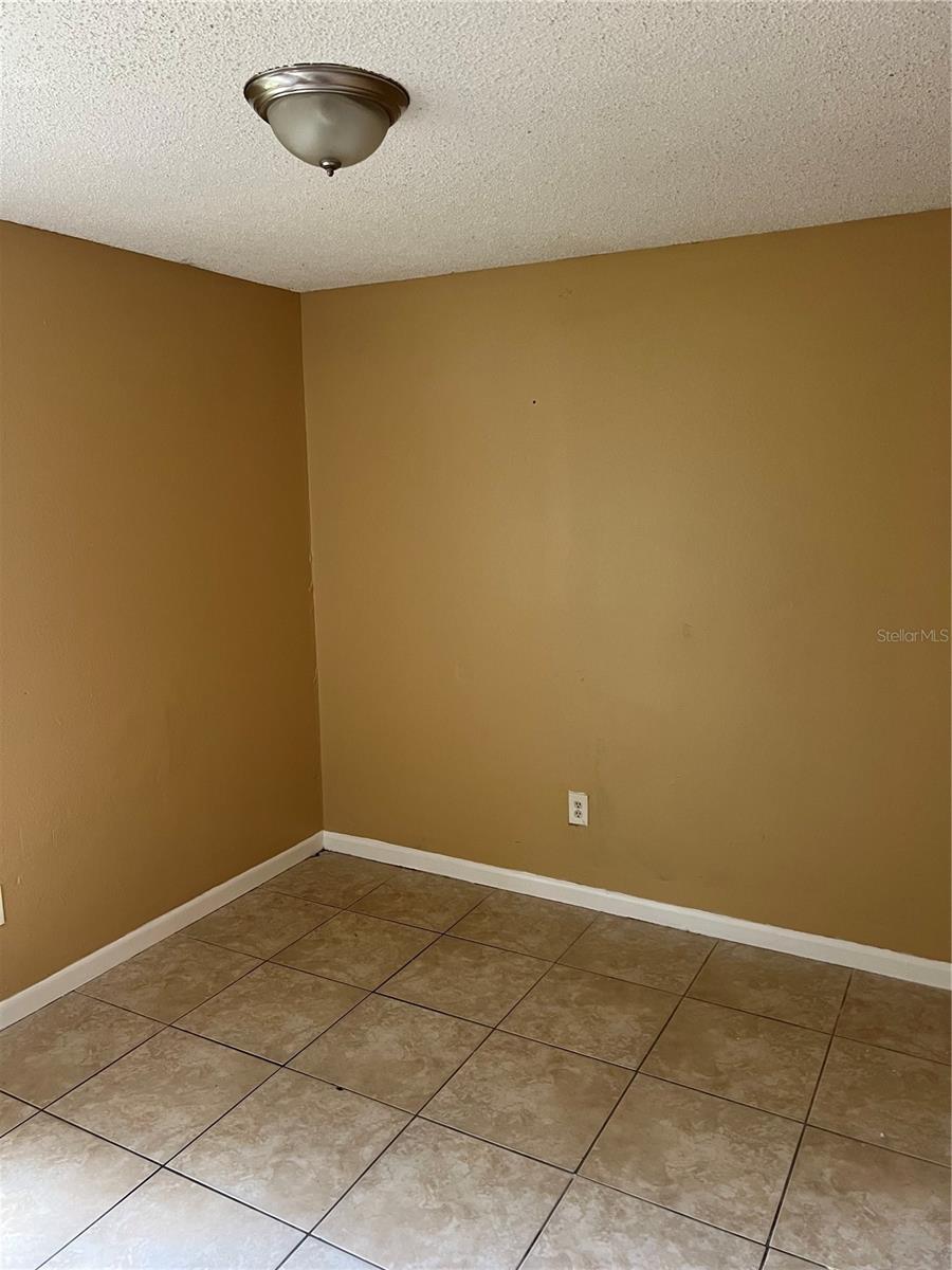 8513 N 15th St #b Property Photo 5