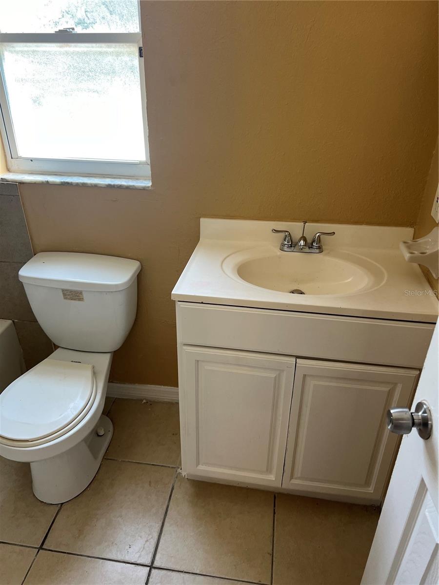 8513 N 15th St #b Property Photo 8