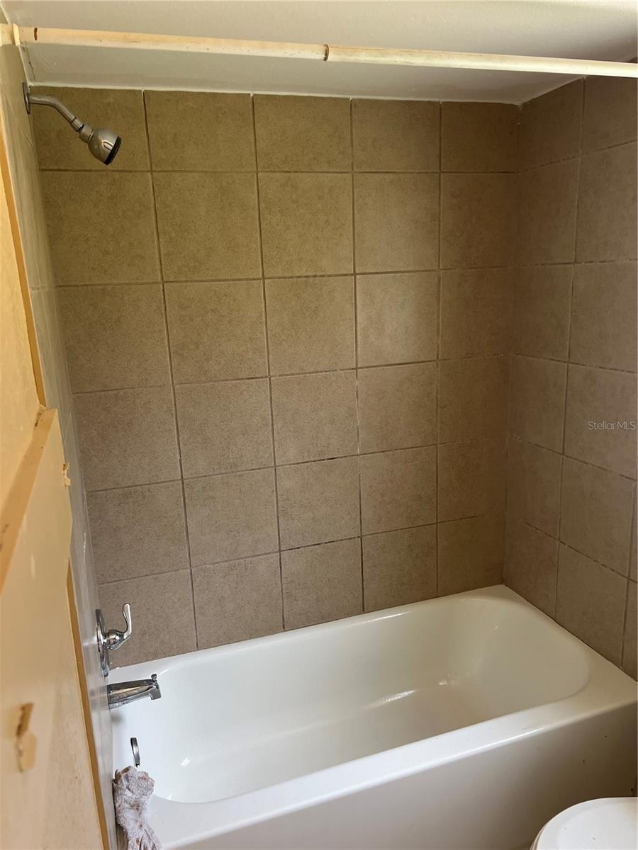 8513 N 15th St #b Property Photo 9